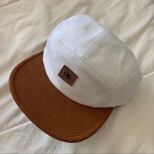 Five Panel Hat in Suede and White